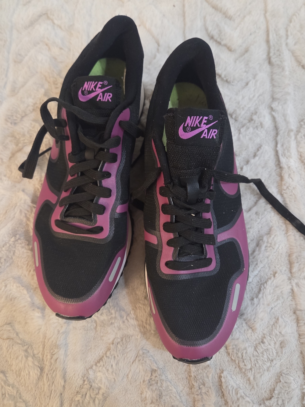 Mens size 10 Nike Air Vortex Fuse trainers in a black and magenta colorway